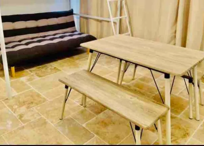 studio centre de Hyeres ( 4 personnes )